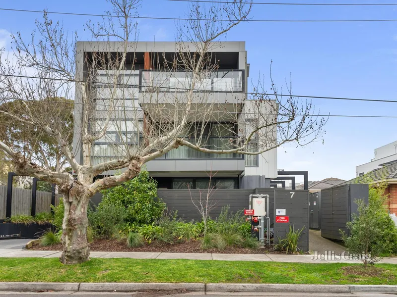 Enviable contemporary lifestyle in coveted location