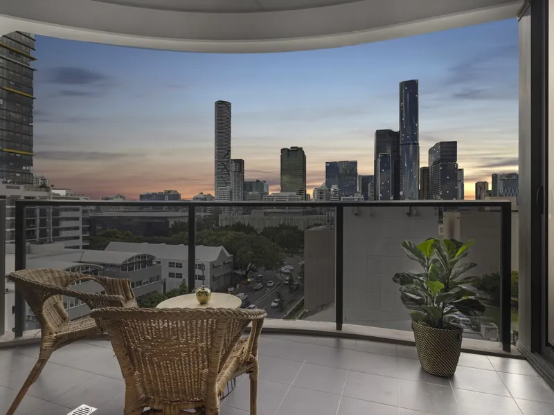 Gorgeous Brisbane Apartment with Incredible City Views.