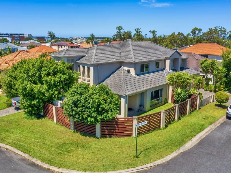 SPACIOUS & WELL POSITIONED HOME