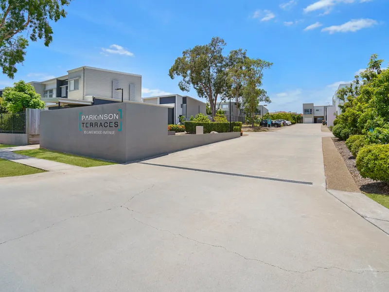 3 BEDROOM, 3 BATHROOM AND 2 CAR