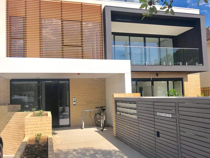 Two bedroom apartment in Kew East 