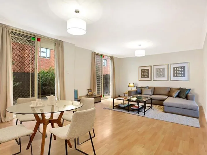 Spacious 3 Bedroom Apartment With A Large North Facing Outdoor Entertaining Area