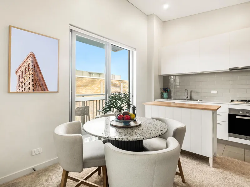 Peaceful Designer Apartment With Balcony & Parking