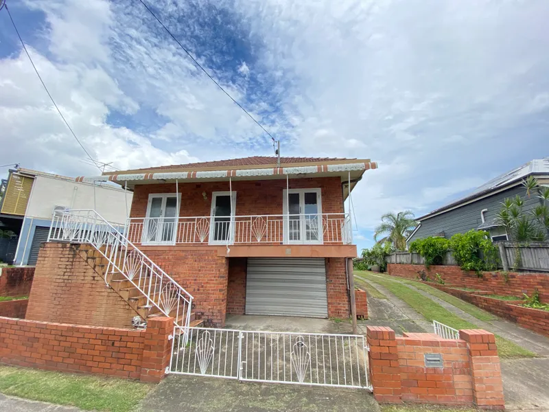 RARE FIND - LARGE HOUSE IN PRIME LOCATION PADDINGTON FOR RENT NOW !!!!!!