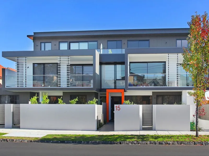 2 Bedrooms & Private Courtyard