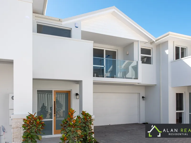 COASTAL LIVING - HAMPTONS INSPIRED TOWNHOUSES