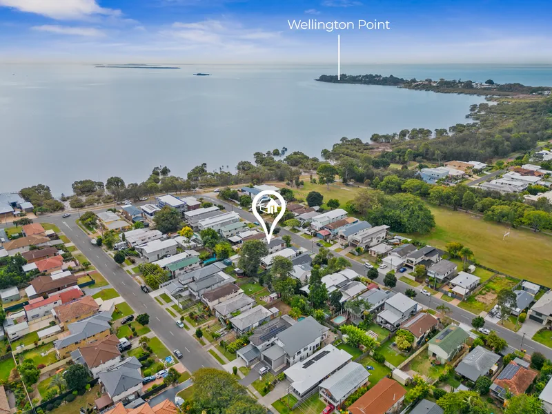 STROLL TO THE WATERS EDGE!!