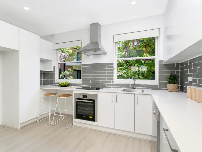 BEAUTIFUL APARTMENT IN BEACHSIDE LOCALE