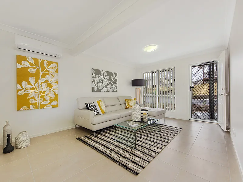 Near New 3 Bedroom Townhouse A/C to living and Master brm, 2.5 bathrooms!  