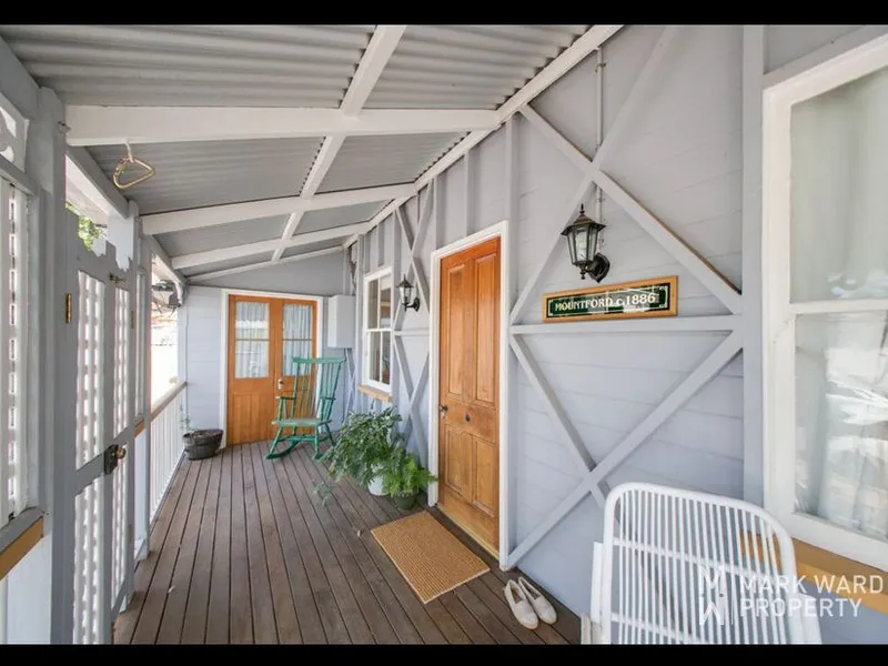 HISTORIC COTTAGE ON DENMARK HILL