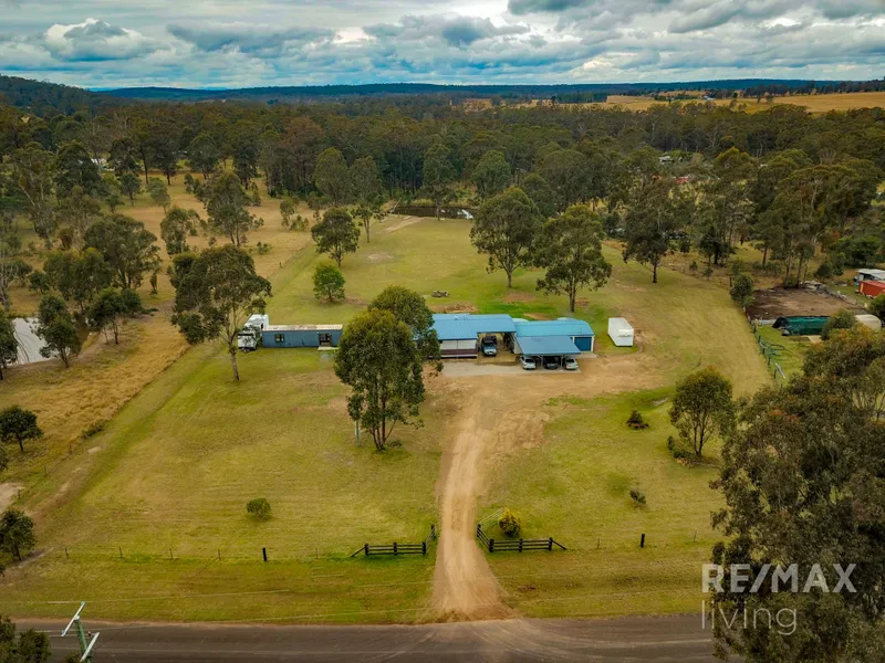 AFFORDABLE COUNTRY RETREAT ON A BEAUTIFUL 5 ACRES WITH BONUS GRANNYFLAT & ART STUDIO