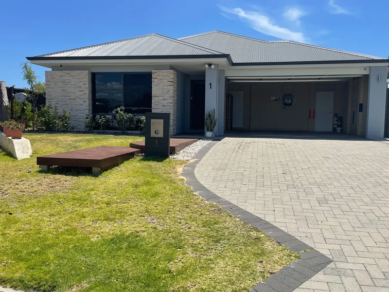 STUNNING PROPERTY ON CORNER BLOCK