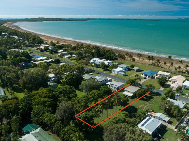BEACHSIDE LIVING, ONLY 12 MINUTES FROM TOWN!