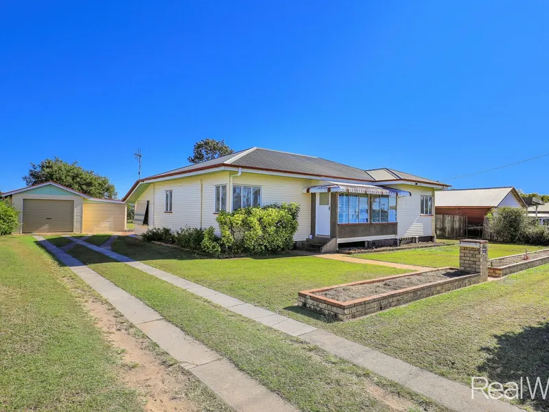 LAND BANKER! Classy Timber Home On A Whopping 1,803sqm In Kepnock!