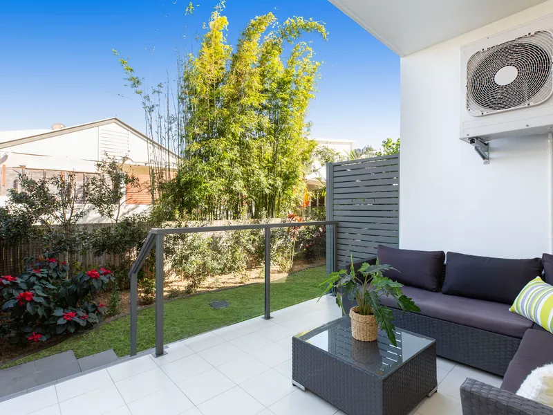 As rare as they come; Ground floor apartment with a generous courtyard