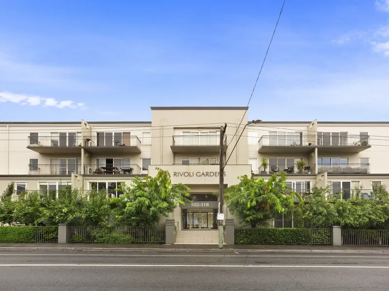 Stylish apartment with park views!