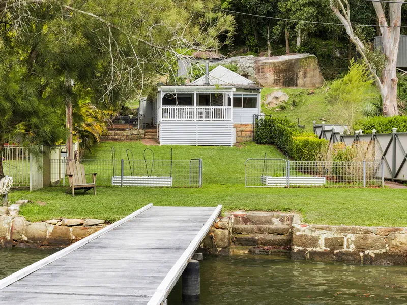 Quaint Waterfront Cottage