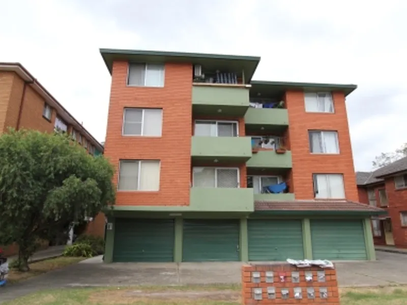 CLOSE TO SCHOOLS, TRAIN STATION, HOSPITAL AND CBD