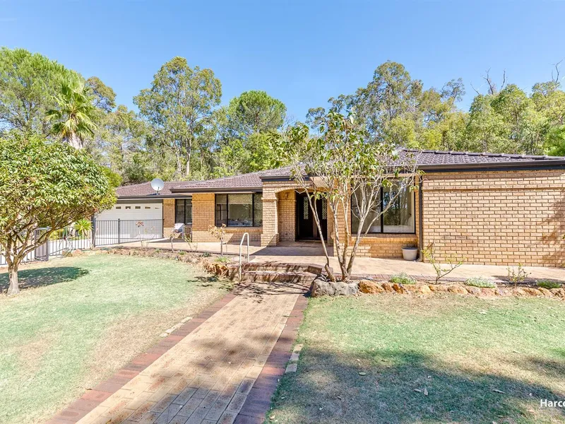 Renovated Roleystone Oasis!