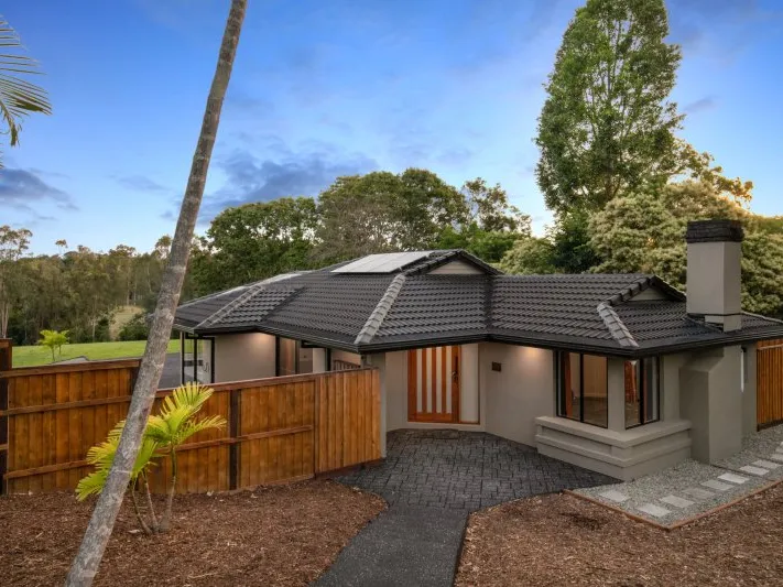 Meticulously Modern Renovated Home on large 3327m2 block