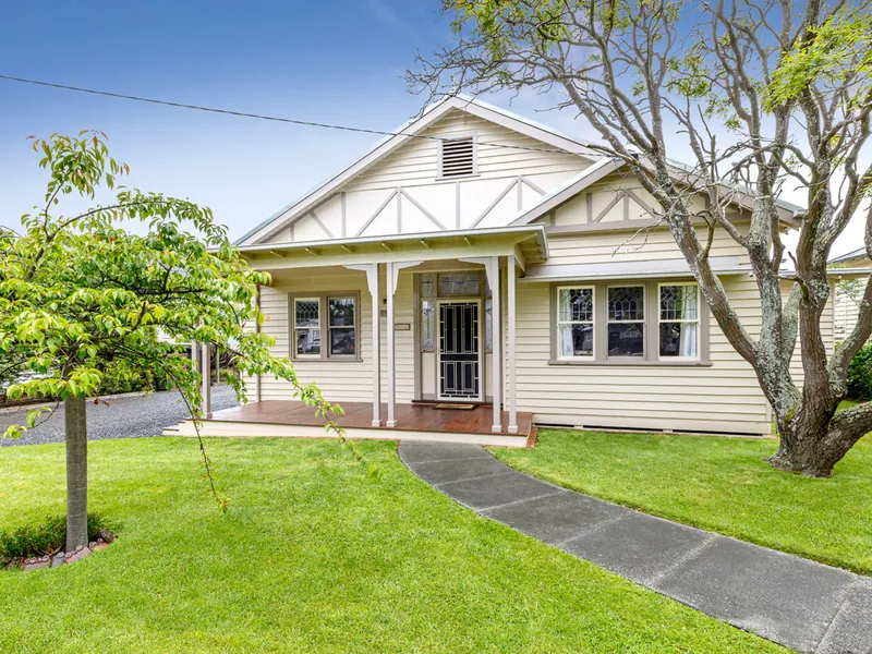 Immaculate Californian Bungalow Minutes To Ballarat CBD!