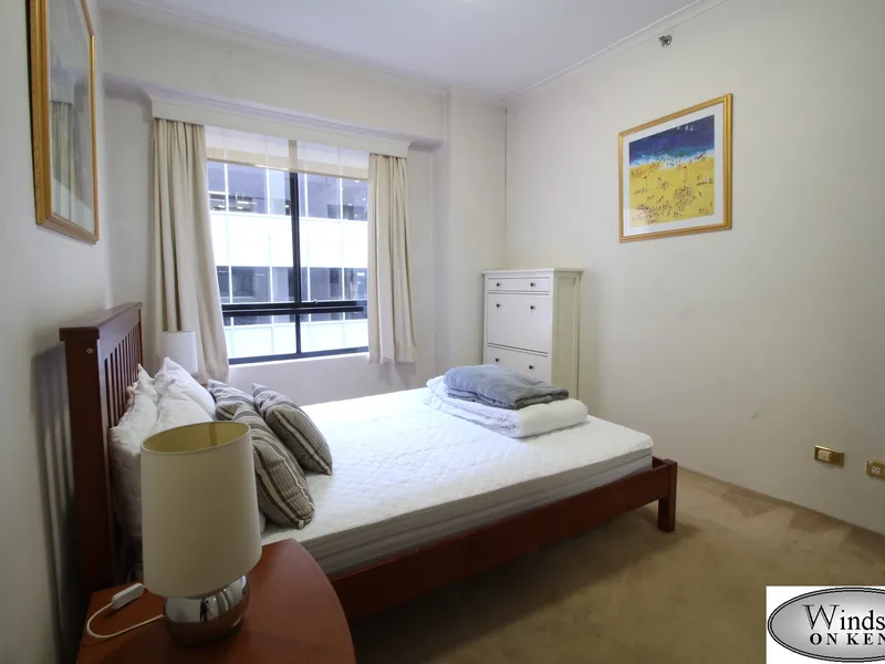 Large Fully Furnished 1 Bedroom Apartment with Balcony in Sydney CBD