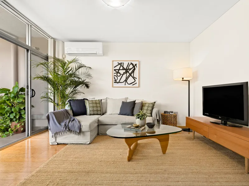 Extra spacious and super central whisper quiet hideaway