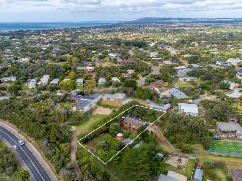 SECLUDED ½ ACRE ALLOTMENT OFFERING 2 SELF CONTAINED RESIDENCES