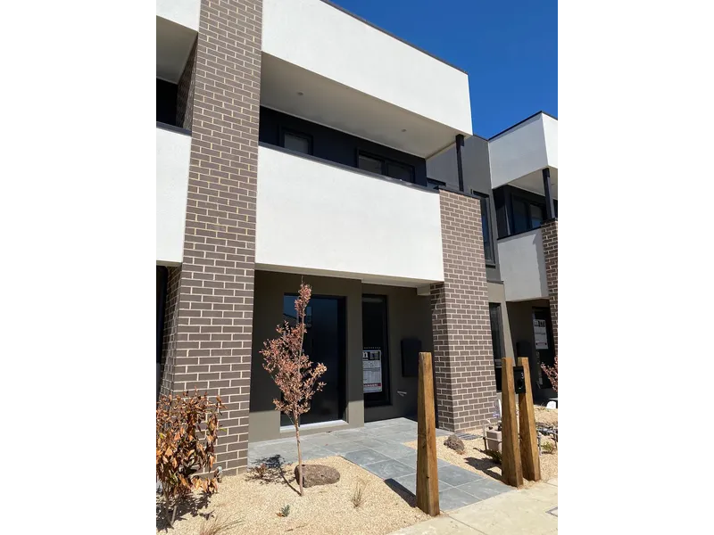 Brand new, 4 bedroom townhouse, in peaceful Armstrong Creek!