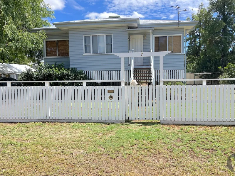 Street Appeal Plus! White Picket Fence!