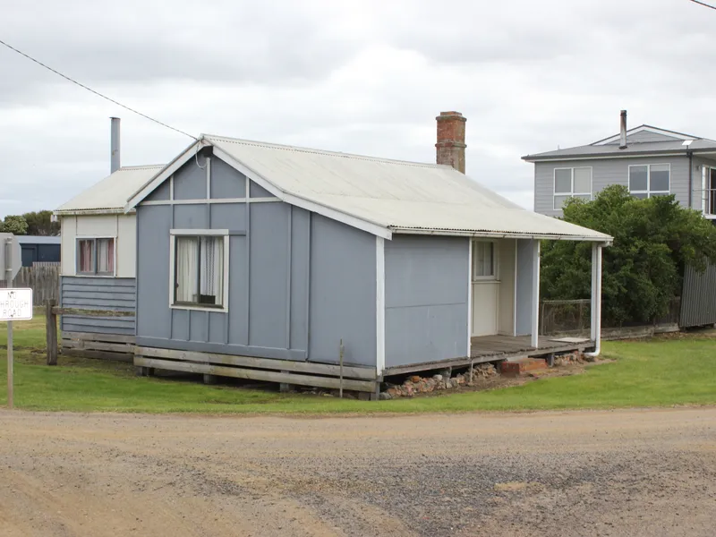 THE ORIGINAL MANNS BEACH TAJ MAHAL- STEEPED IN HISTORY VENDORS SAY SELL-