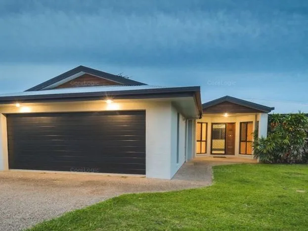 LARGE FAMILY HOME WITH SWIMMING POOL AND SHED