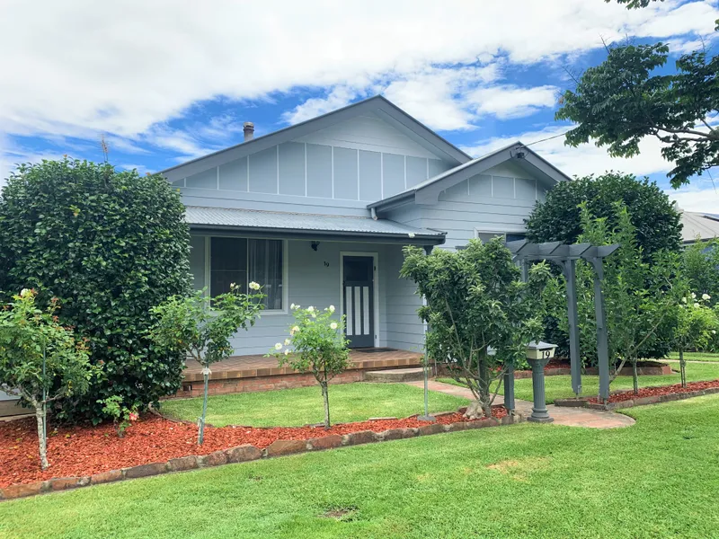 ESCAPE TO THE COUNTRY!