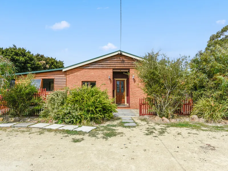 Lovely 4 bedroom home close to beach