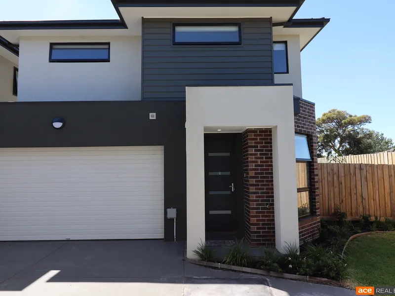 Luxury Living in the Greens of South Morang 
