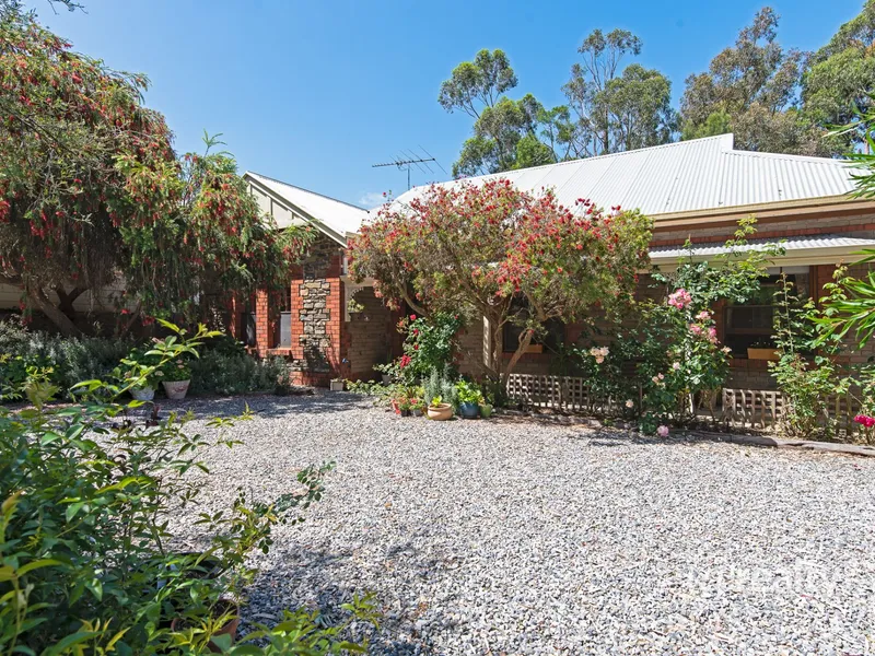 Private, Peaceful, Charming on a 1008 m2 Block