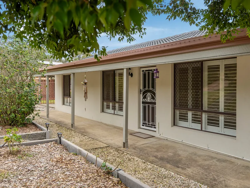 Basketball courts, parks and coffee! just through your back gate