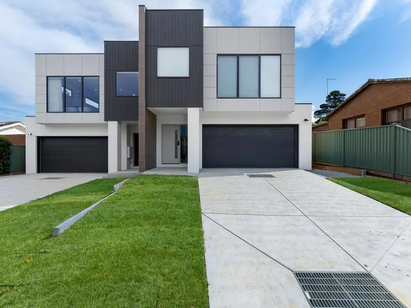 Contemporary Townhouse in popular location