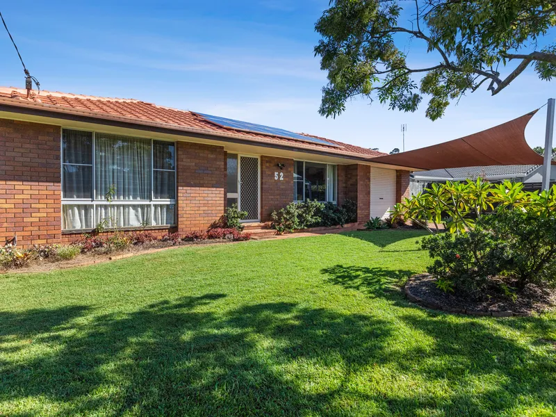 Spacious Family Home With Pool!