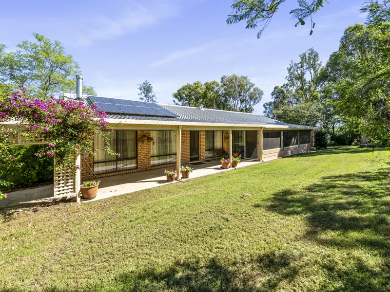 SPACIOUS RELAXED COUNTRY LIVING!