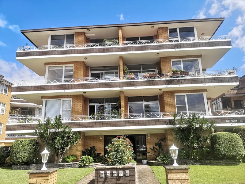 Prime Location, Top Floor and Water Views