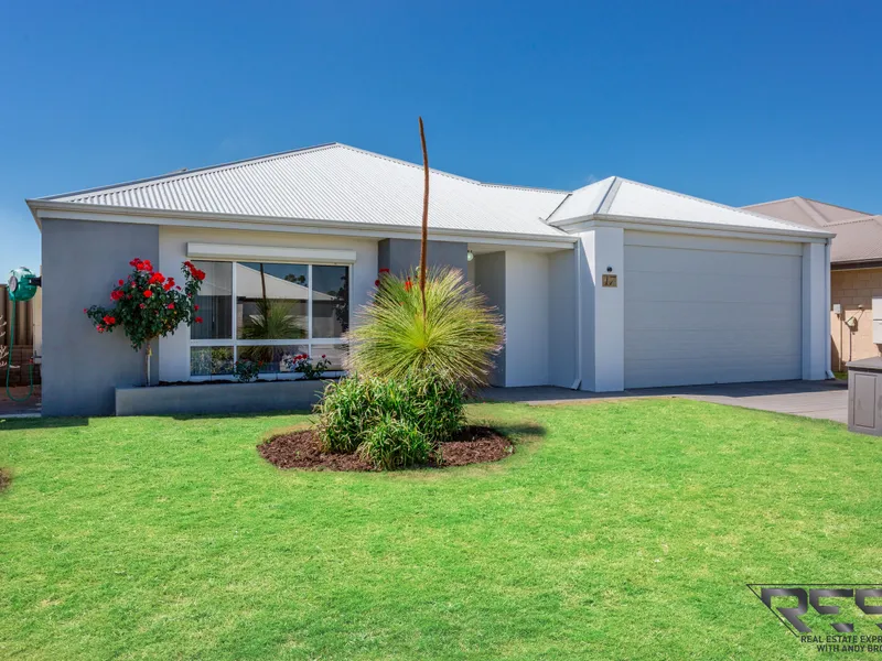 FILLED WITH NATURAL LIGHT… THIS IS THE ONE!!