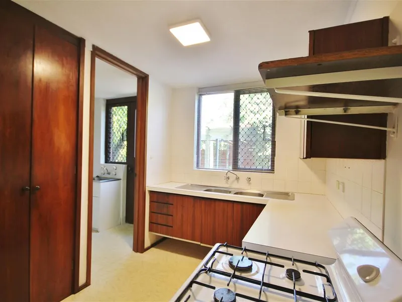 2 BEDROOM 1 BATHROOM TOWNHOUSE