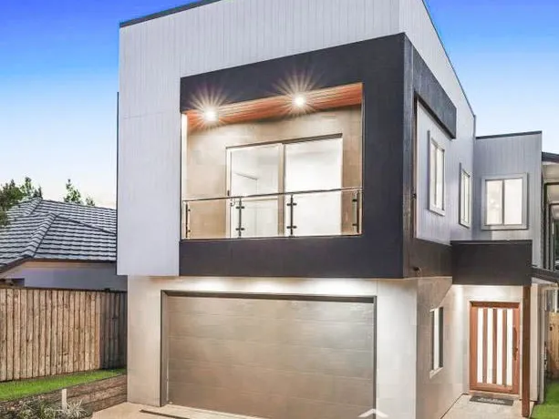 STUNNING DESIGNER HOME IN THE HEART OF WAKERLEY