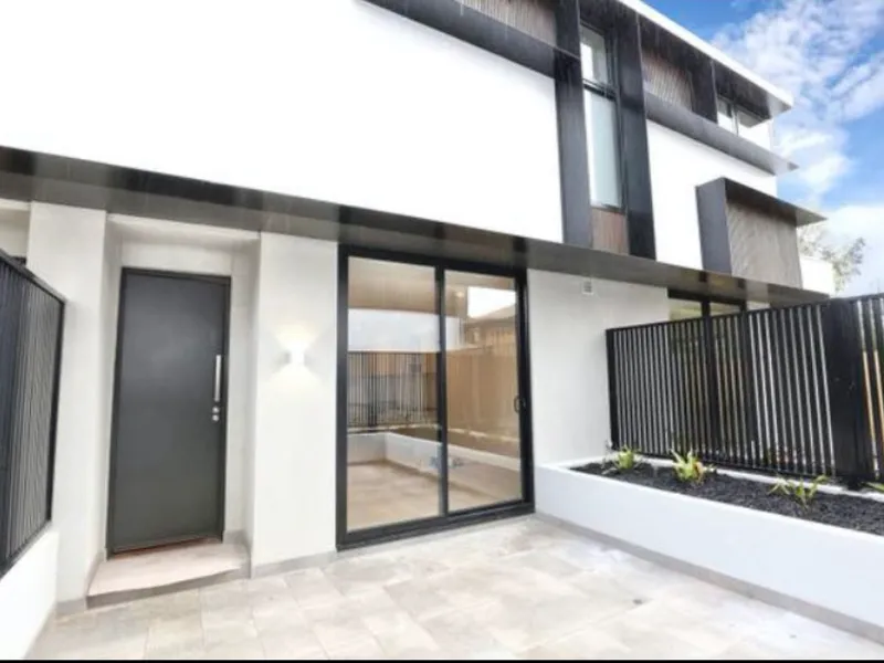 Brand New School Zoned Townhouse in Doncaster East