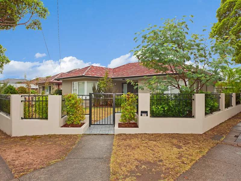 MODERN FAMILY HOME WITH UNRIVALLED CONVENIENCE