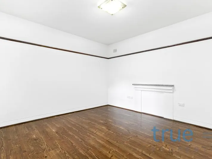 CHARMING ART DECO GARDEN STYLE APARTMENT/HOME WITH PERIOD FEATURES RETAINED AND MODERN UPDATES