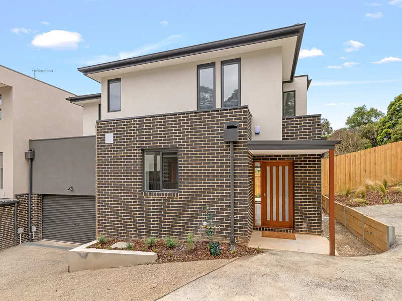 Brand New Townhouse - short walk to shops and station