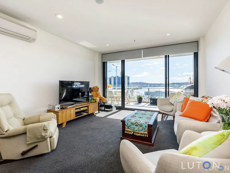 Stylish Belconnen Apartment with Lake Views