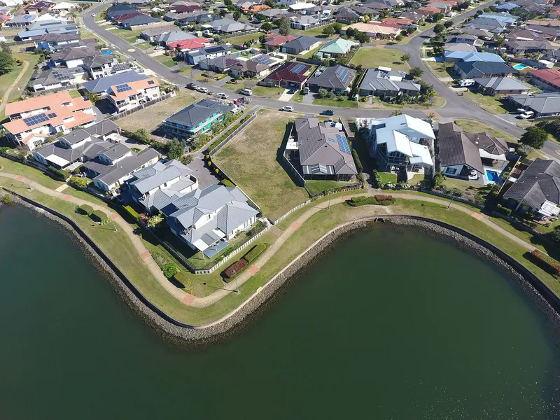 Massive Block In Premier Water Front Location 